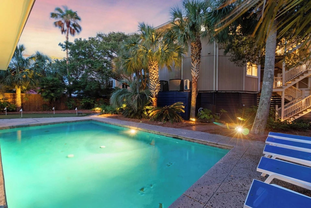 Private Pool, Putting Green & Steps to Isle of Palms Beach Paradise on Palm