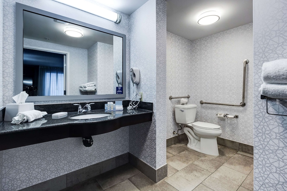 Brantford Vacations - Hampton Inn  Suites by Hilton Brantford Conference Centre - Property Image 7