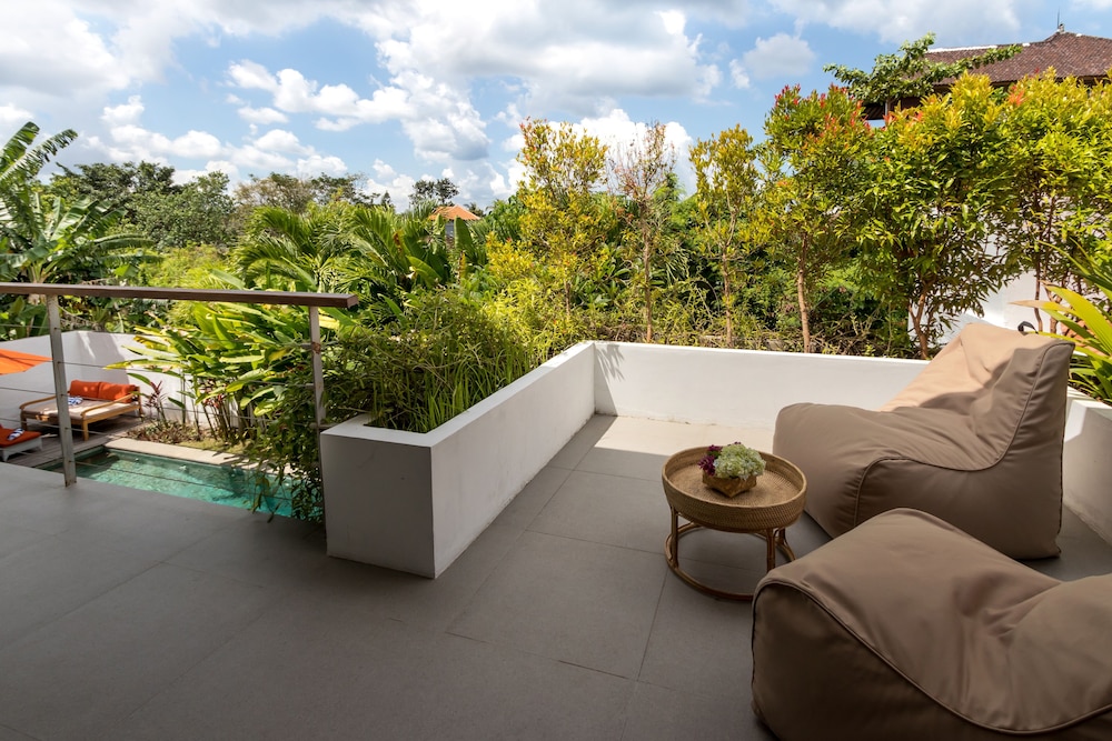 Beautiful Boho-chic 4br Tropical Villa in Pererenan Canggu