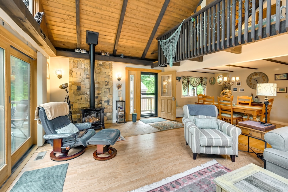 Tolland Cabin w/ Private Hot Tub & Grill!