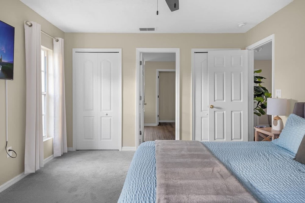 New Listing Pool and Game Room 4BR