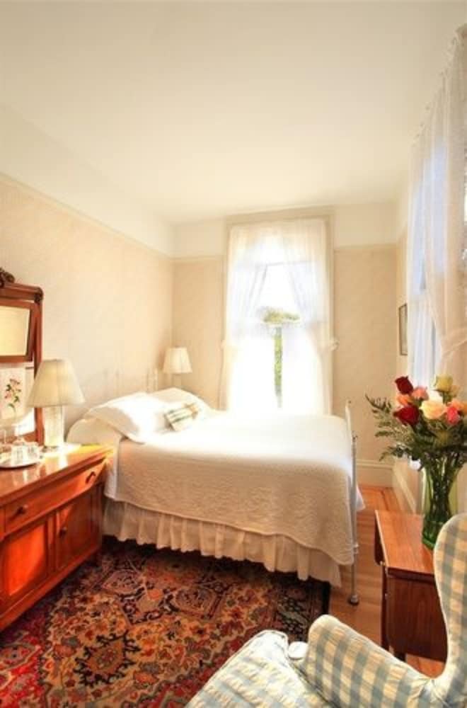 Camellia Inn