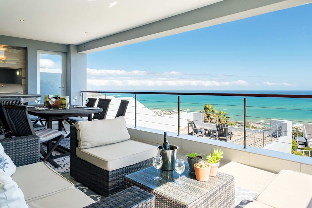 Refined Comfort and Scenic Beauty at Aviewor2