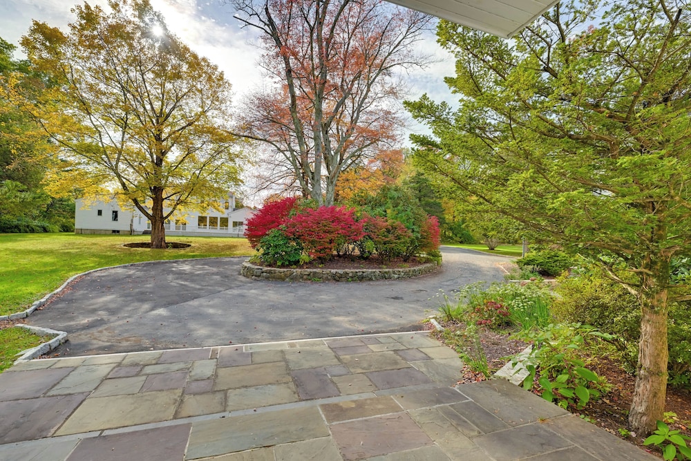 Gold Coast Getaway! Upscale Apt Near New Canaan