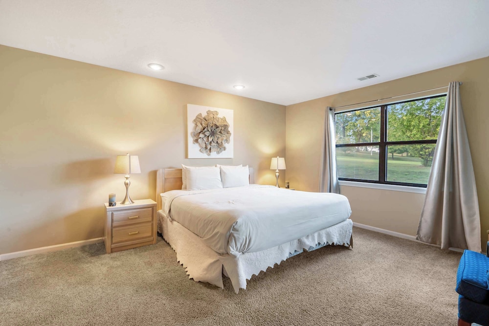 Fairway Retreat for 6 – Walk-in and Pet Friendly