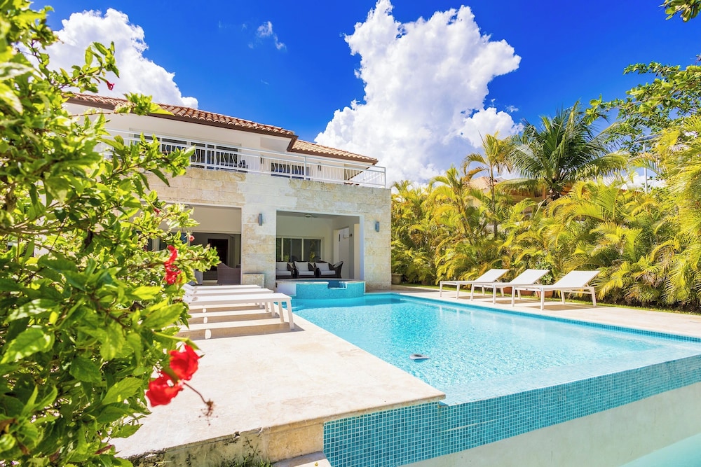 Villa Buganvilla 252 - 4BR Pool Jacuzzi Golf