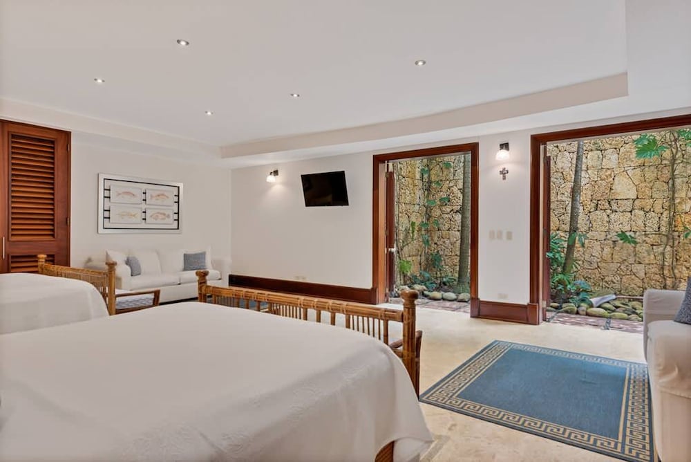 Magnificent Eight Bedroom Holiday Home
