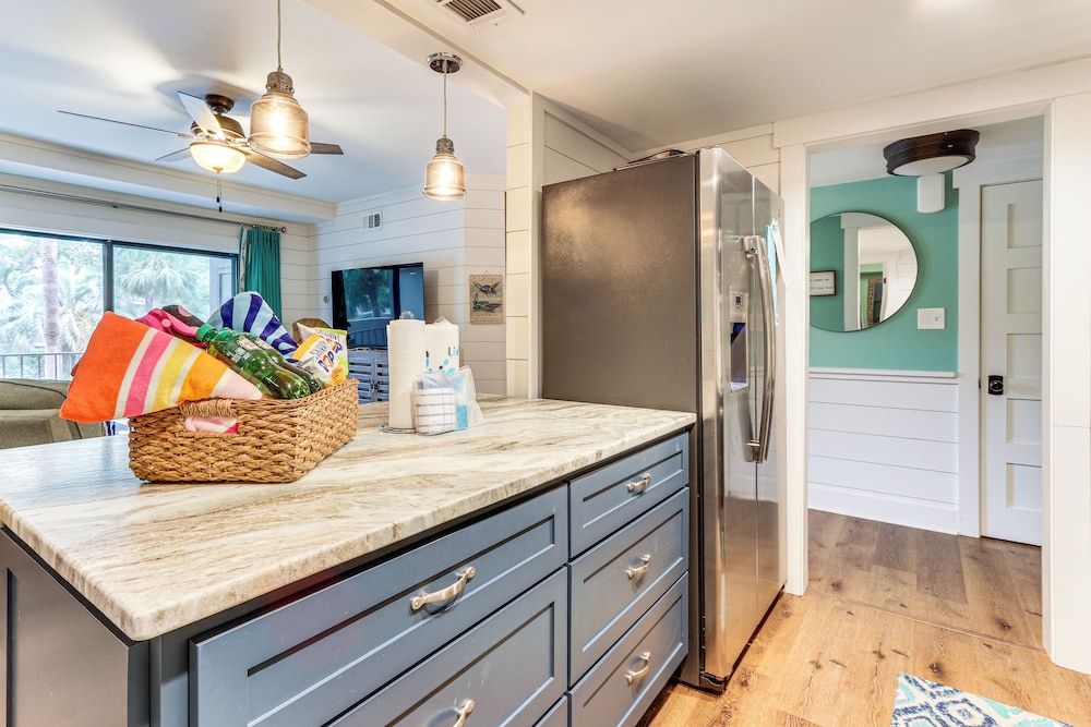 Easy Beach Access! Walkable Hilton Head Condo