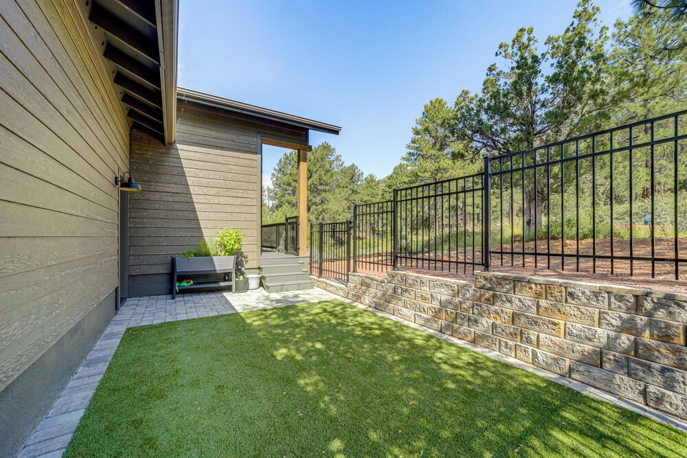 Luxe Pine Home w/ Tonto National Forest Access!