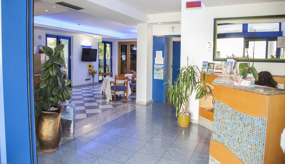 Lobby & Reception
