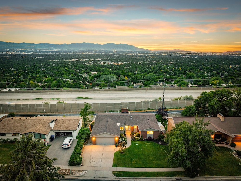 All-new Luxe Stay Views, Sauna & Hot Tub 7 Bedroom Villa