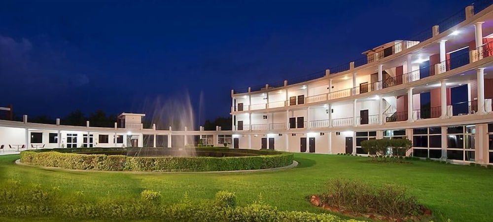 Shakunt Resort - A Eco Green Resort