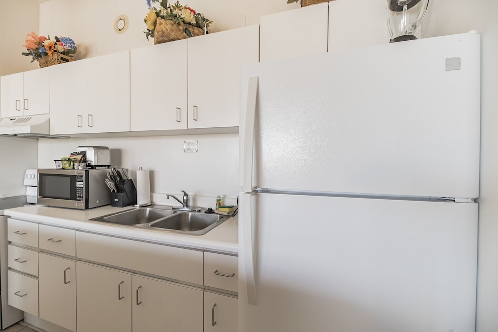 Waikiki Banyan Condo Located One Block From Waikiki Beach! by Koko Resort Vacation Rentals