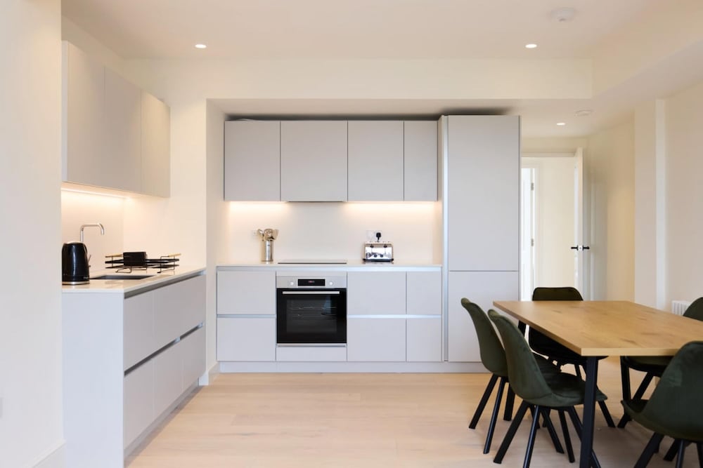 The East London Mile Hideout - Trendy 3bdr Flat With Balcony