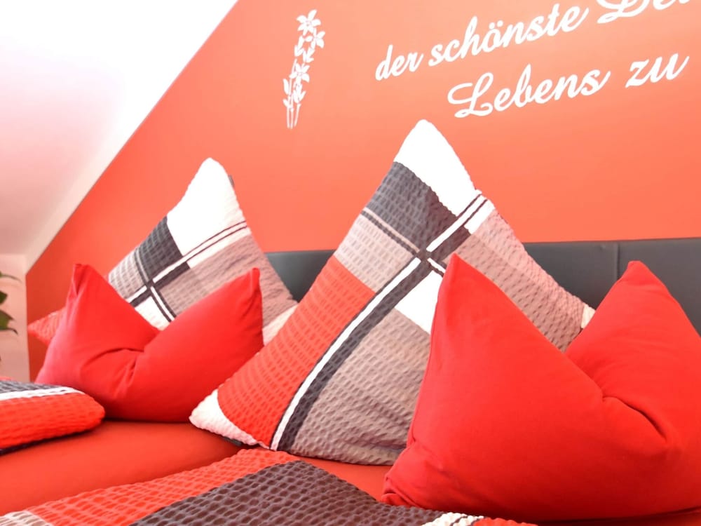 Scenic Apartment With Balcony, Garden, Deckchairs, Barbecue
