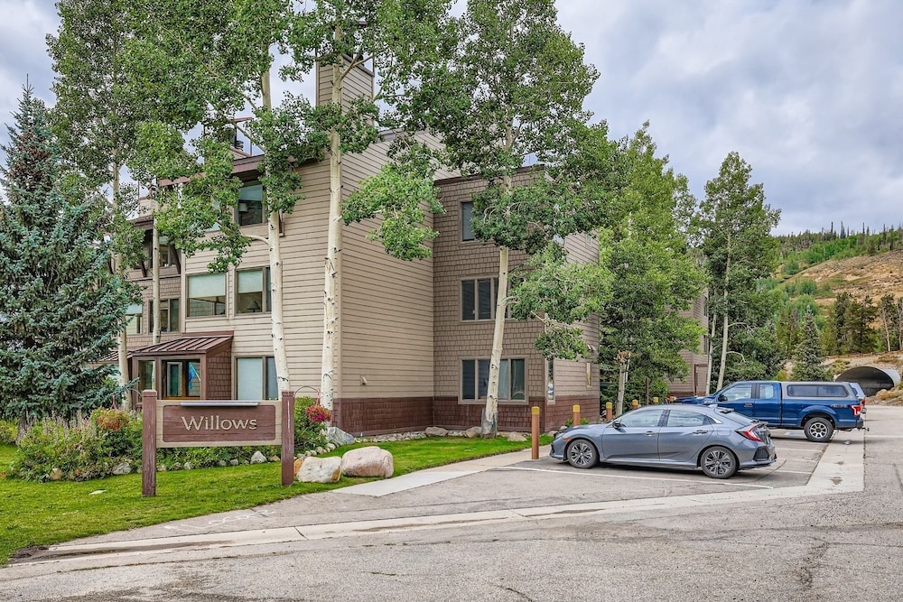 1702 The Willows 1 Bedroom Condo