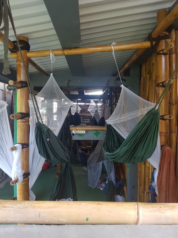 Twenty4Seven Bed & Breakfast - Hostel