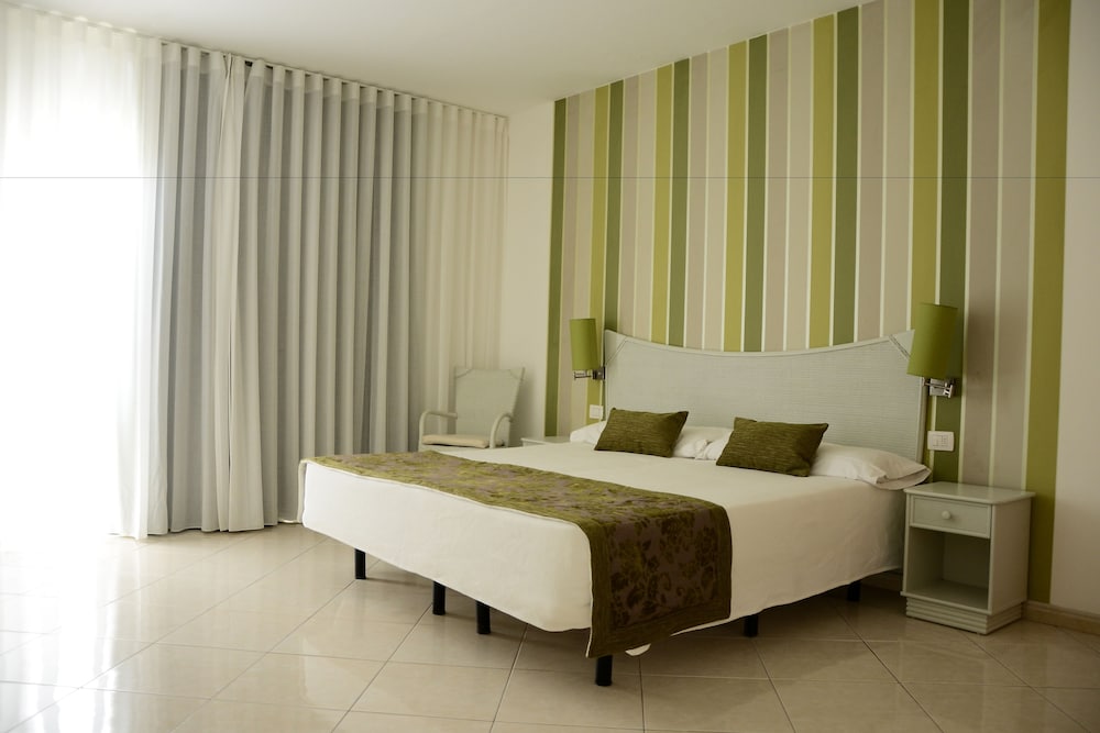 Sal Vacations - Hotel Pontao - Property Image 3