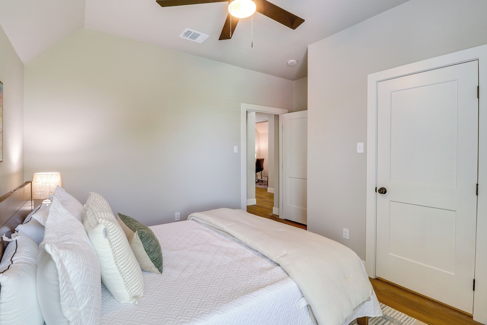 Townhome Near At&t Stadium: Great for Game Day!