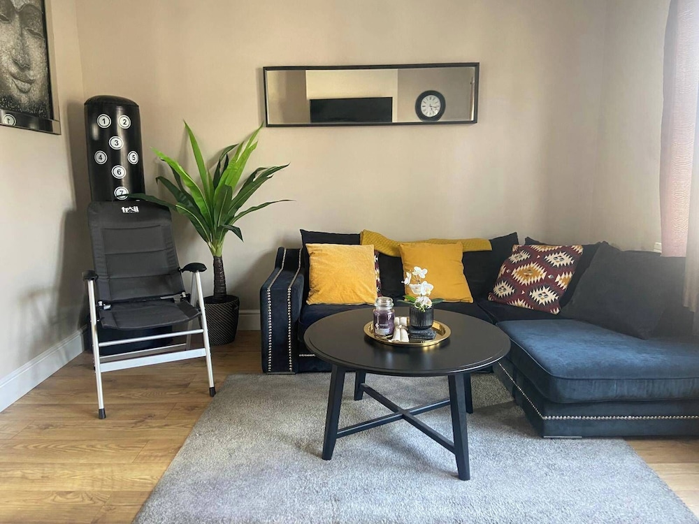 Cosy London Home With 2 Bedrooms