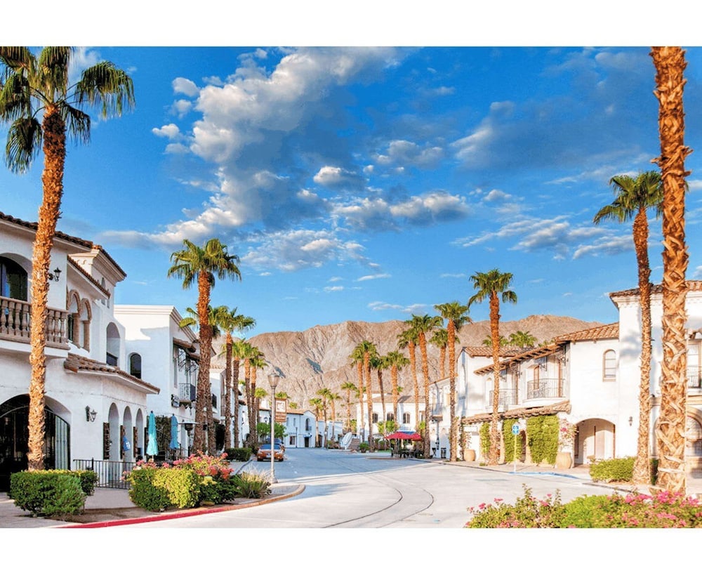 Downtown La Quinta Charmer- Walk to Dining Shops