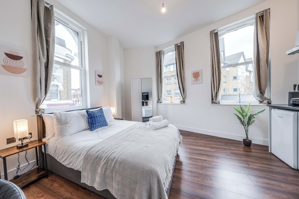 Camberwell High Spec 6-Studio Unit Block