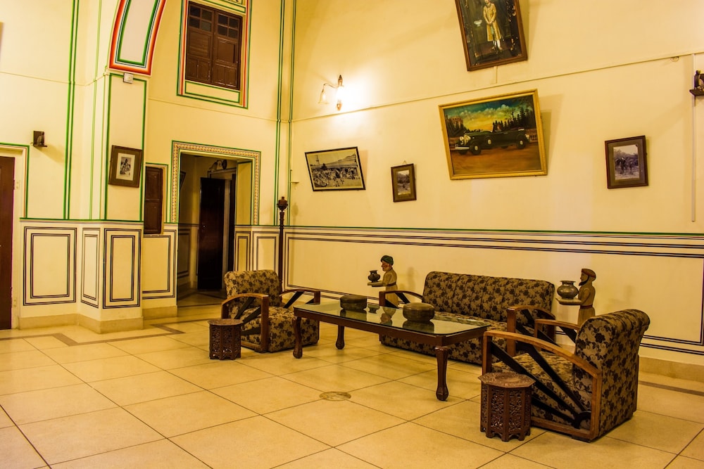 Lobby & Reception