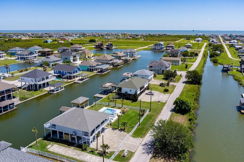 Bolivar Slam 3 Bedroom Home by RedAwning