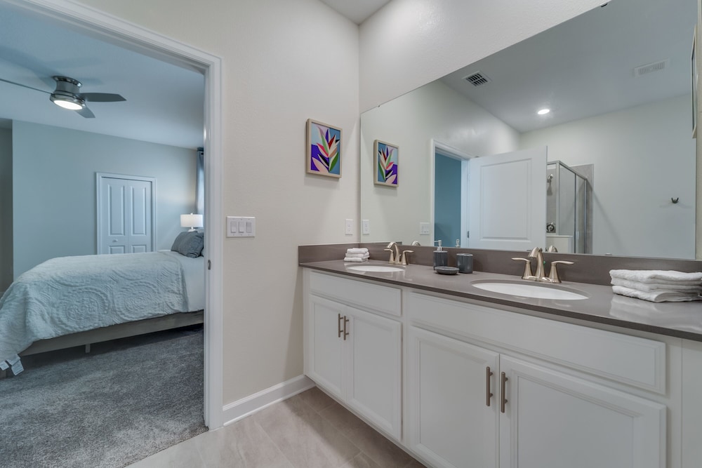 9 Bedroom Family Friendly Retreat - Private Pool