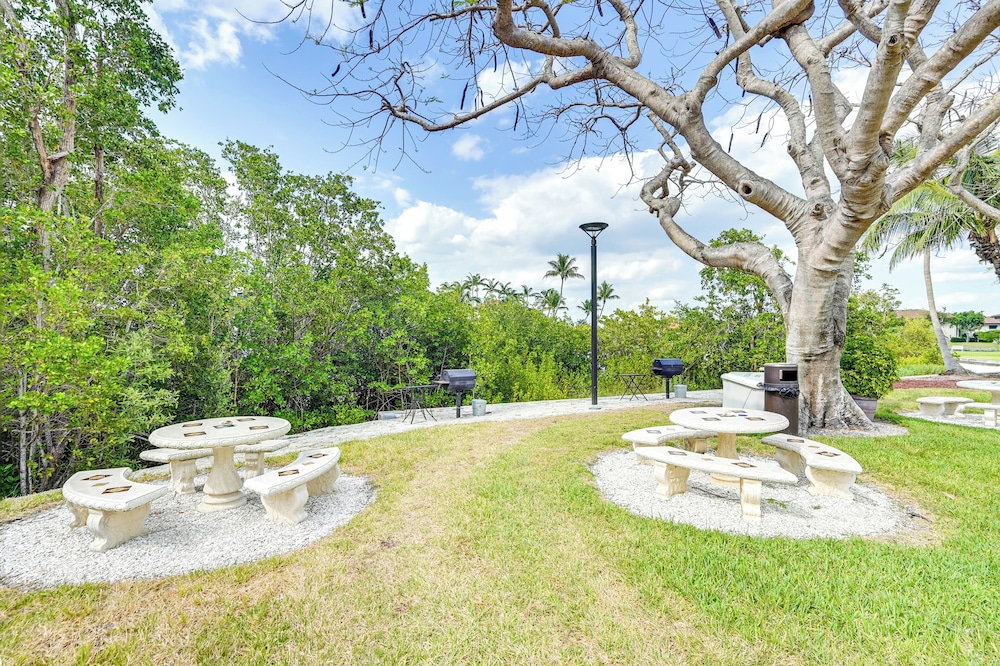 Sunset View & On Beach: Marco Island Condo