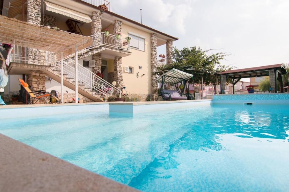 Nada - With Private Pool - SA1