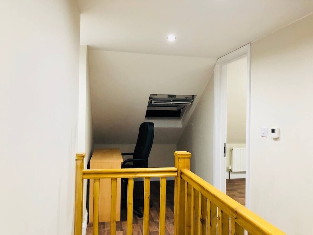 Small 3 Bed Flat Near Heathrow