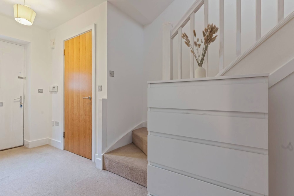 3-bed Elegant House Near Museums, Bullring & Parks