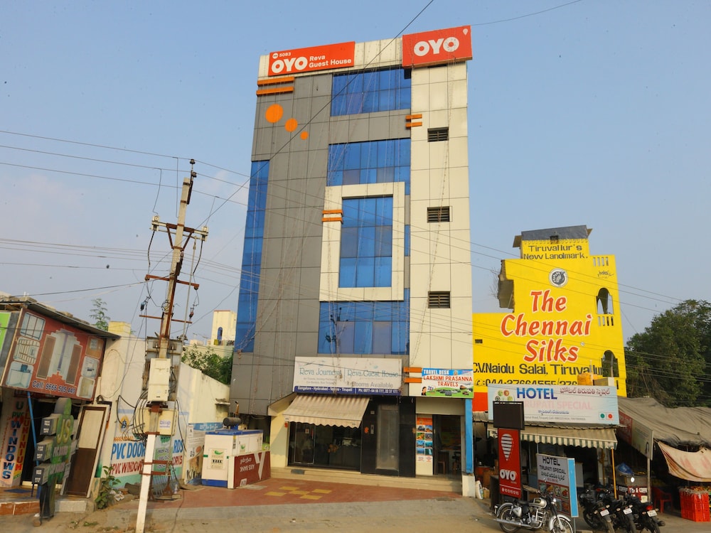 OYO 5083 near Railway Station