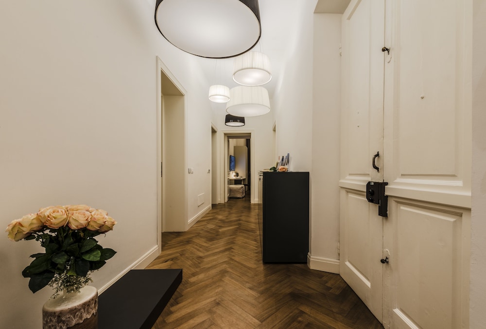 Daphne Guest Hause