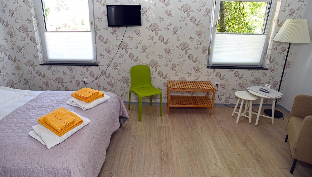 Photo 10