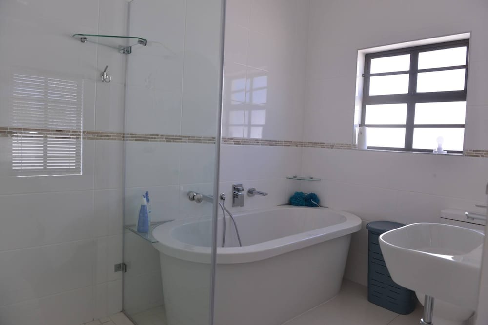 Pelican Cove is a Modern 4-bedroom Holiday Home in Langebaan With Some Sea Views