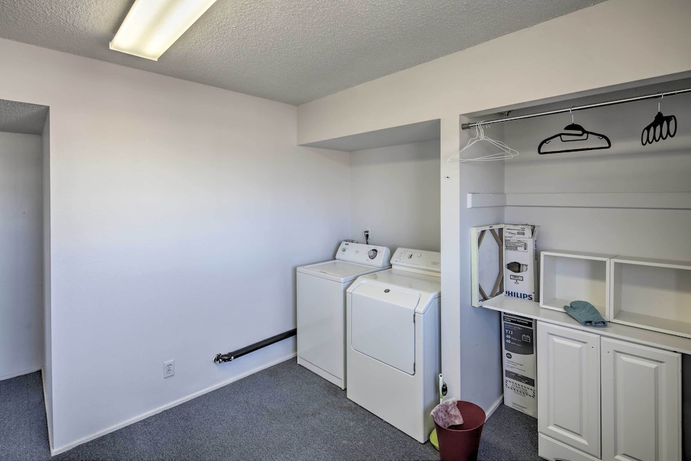 Apartment ~ 12 Mi From Hualapai Mountain Park