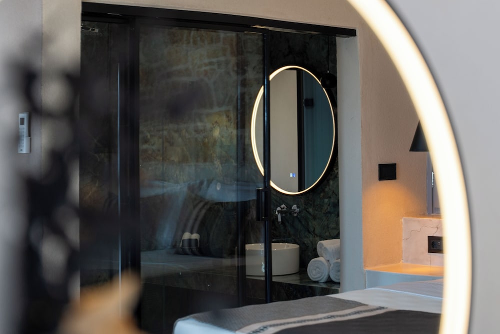 Illusion Suites photo 3