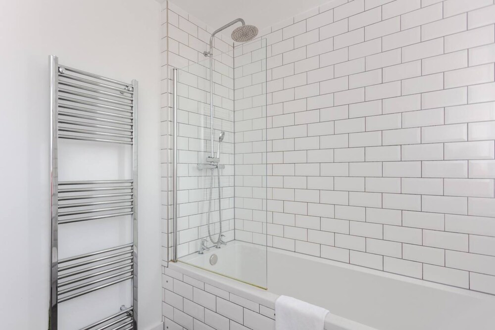 Relaxing 2 Bedroom Top Floor Apartment in Bethnal Green