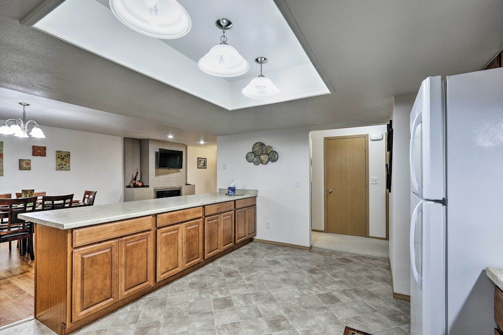 Fairbanks Alaskan Abode ~ 1 Mile to Pioneer Park! view 2