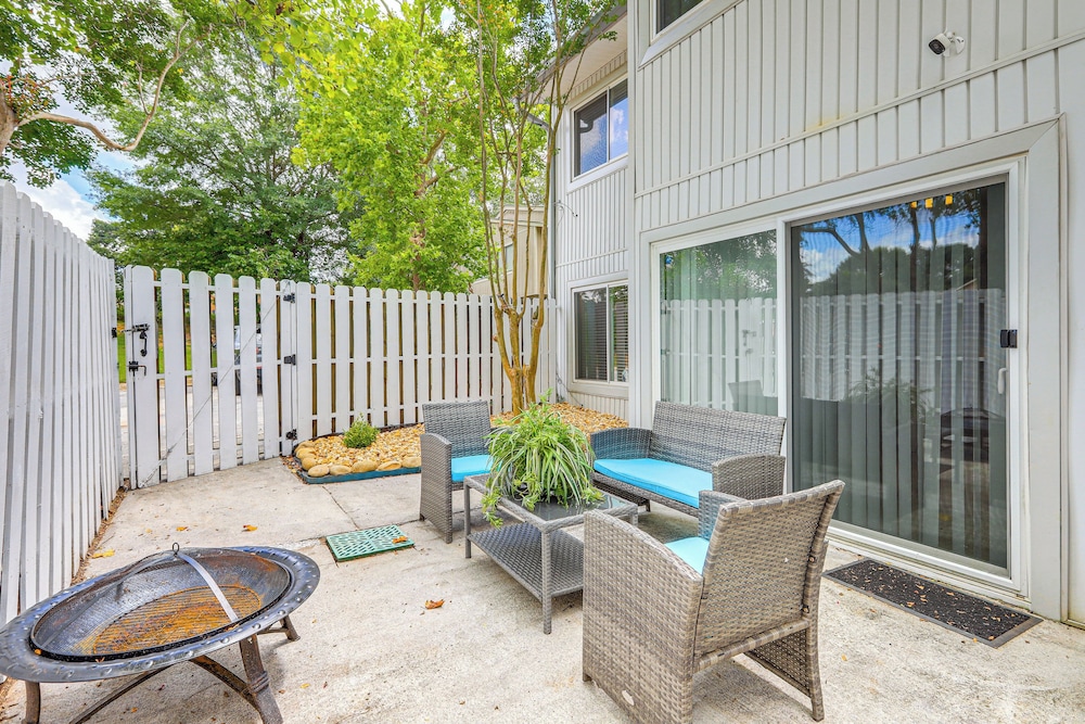 Steps to Park: Dog-friendly Condo in Conyers!