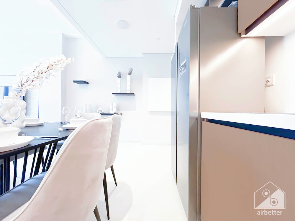 Luxury & Elegance at Burj Crown Downtown