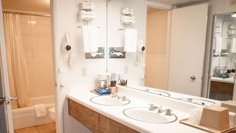 Orlando Vacations - Wayfarer Inn Woodward - Property Image 12