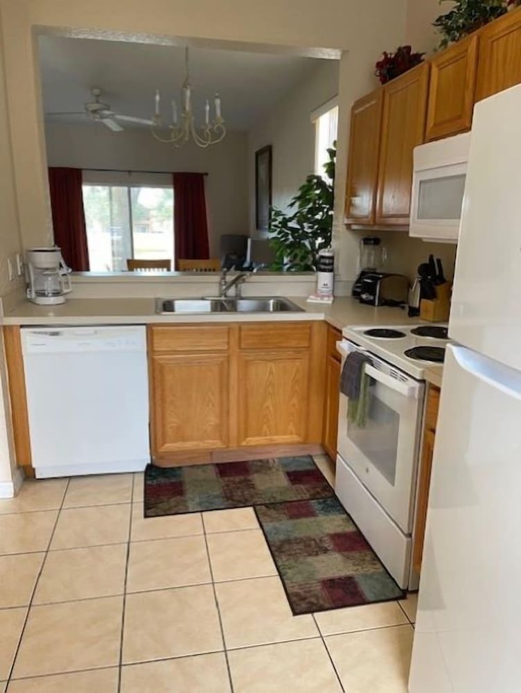Davenport Vacation Homes by Shine FM