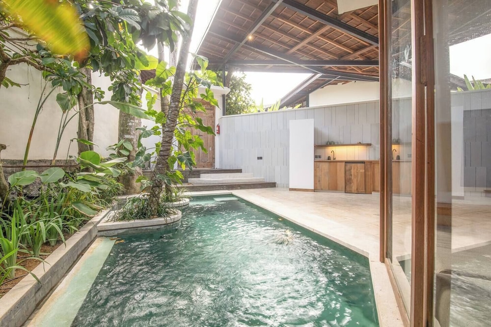 Stylish 1BR Villa With Pool, 800m to Canggu Beach