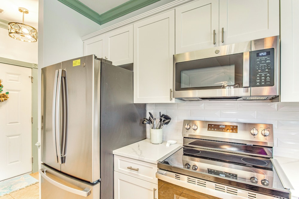 3 Mi to Myrtle Beach: Condo w/ Pool Access