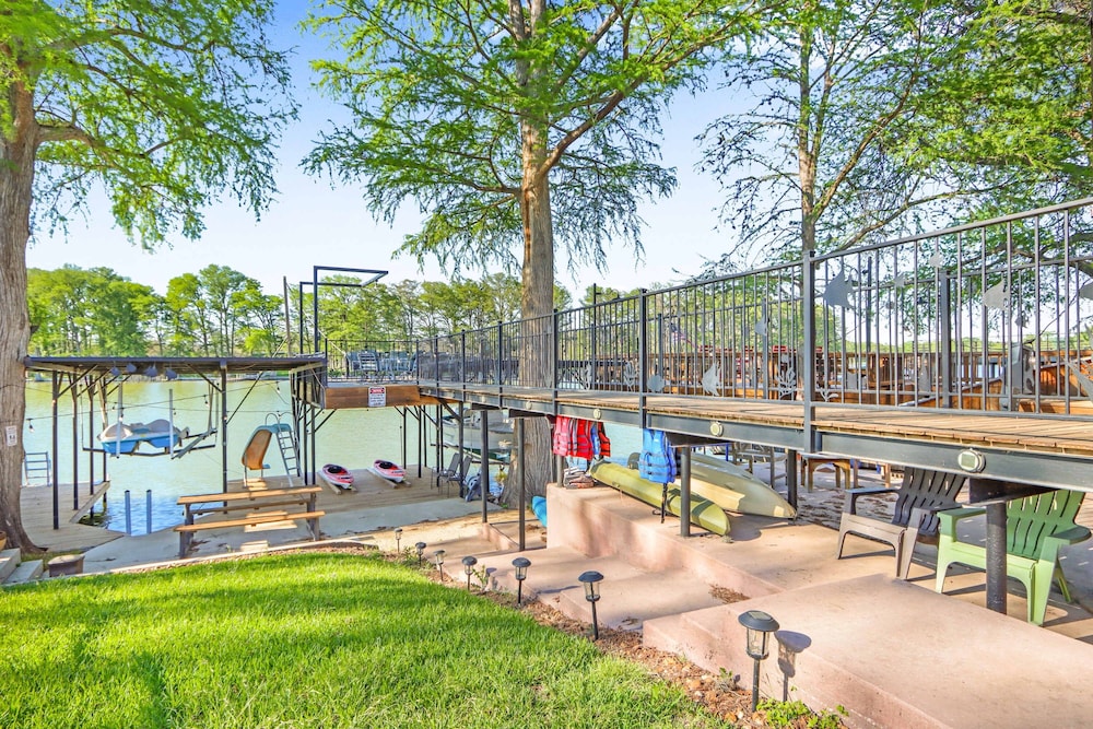 Beautiful and Relaxing Lakefront Getaway