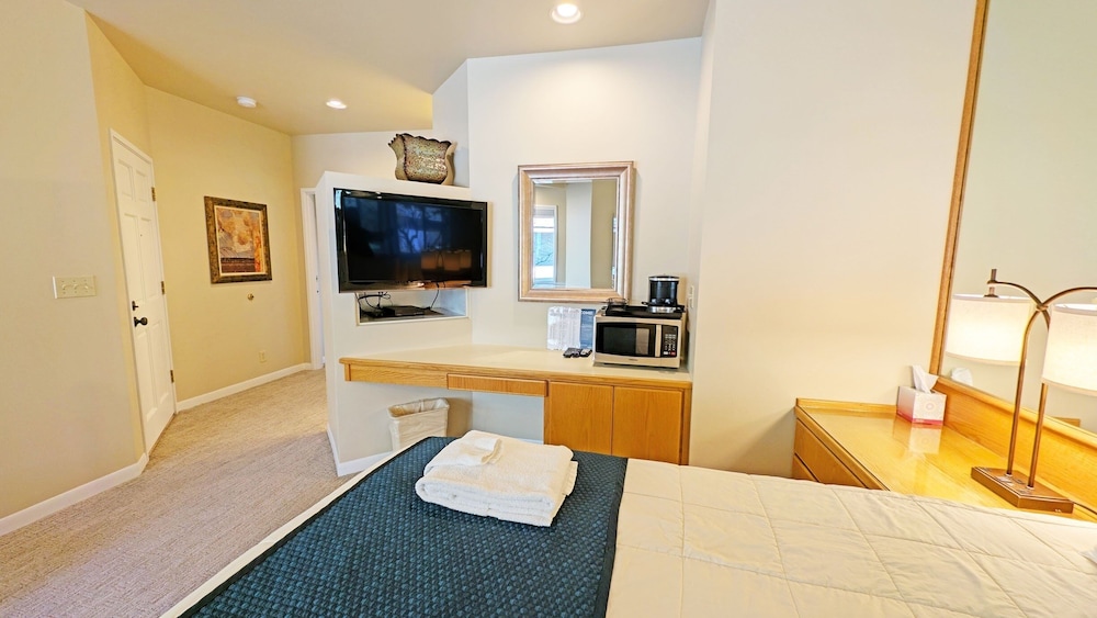 Mt Bachelor Village 328 B 1 Bedroom Condo
