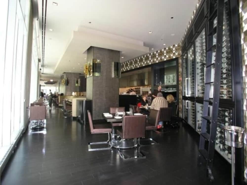 State and Grand by BridgeStreet - Image 3